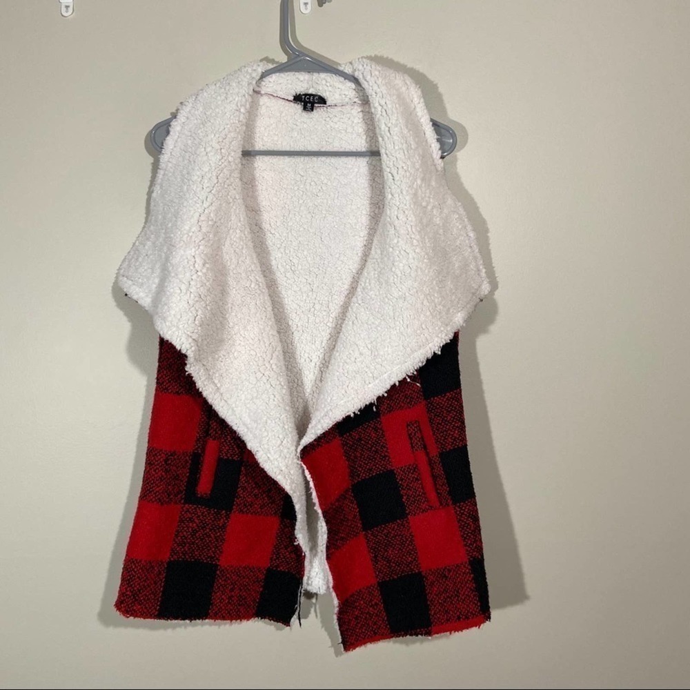 Buffalo plaid fuzzy vest M